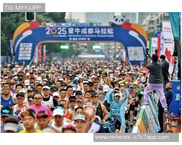 成都城市马拉松点评：极限运动队默契配合展现团队精神与竞技魅力